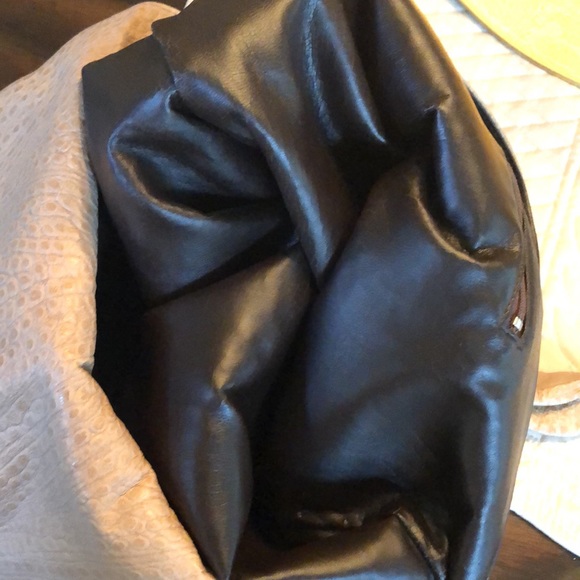 Vintage 1920’s Benelli Roma Leather ostrich stamped cross body adjustable bag - Picture 14 of 17